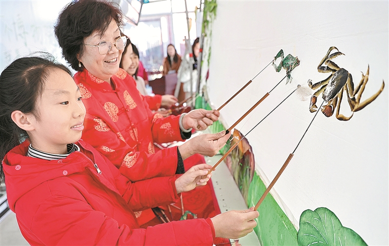 皮影迎春 童趣盎然