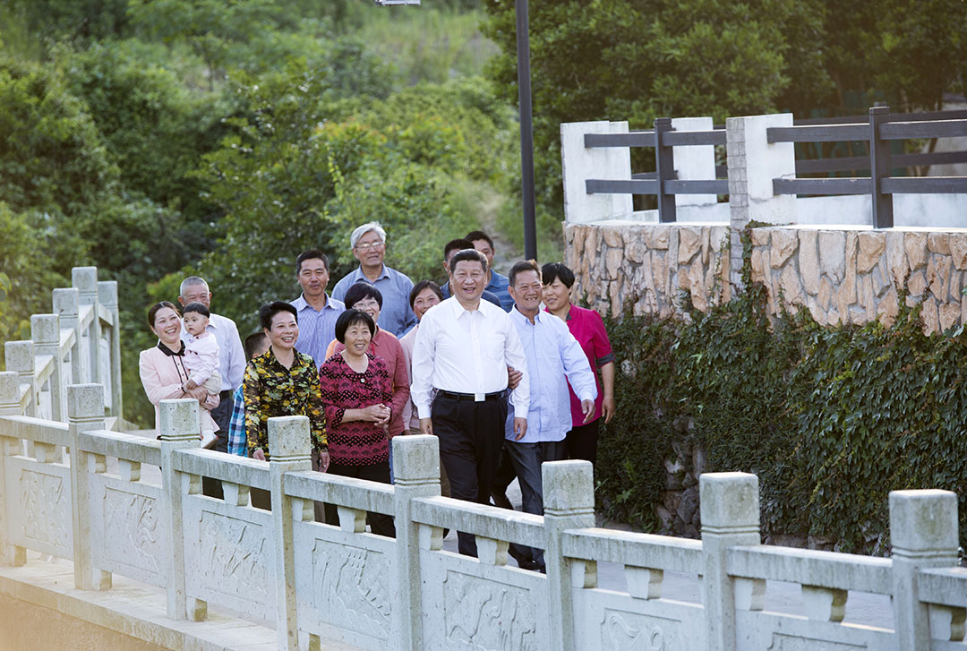2015年5月25日，習(xí)近平總書記在浙江考察調(diào)研時(shí)，來到舟山定海區(qū)看望當(dāng)?shù)厝罕姟? width=